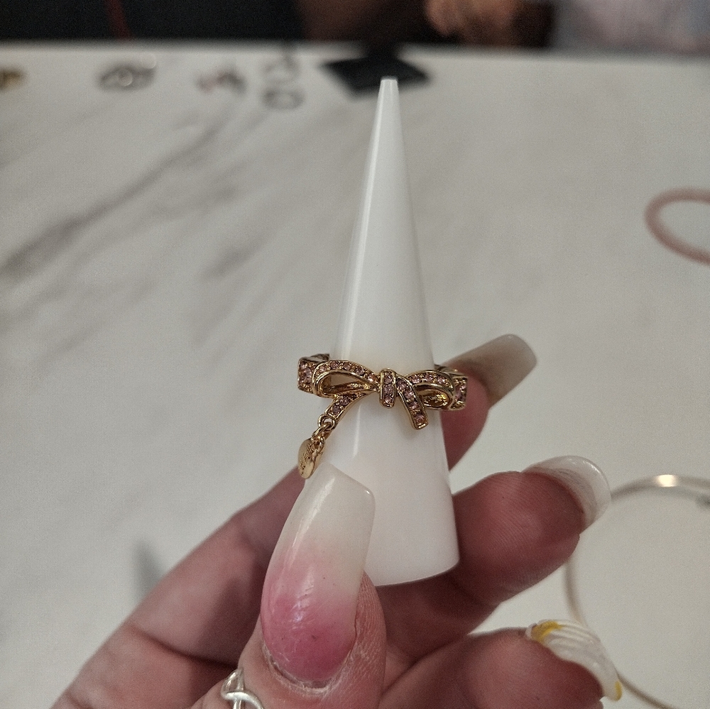 BEAUTIFUL!! GOLD TONE BOW RING